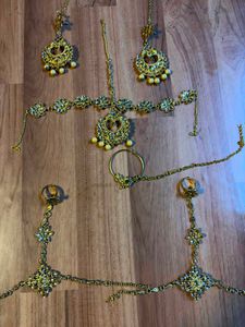 Elegant Gold Kundan & Pearl Jewelry Set