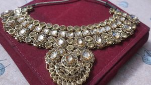 Golden Nacklace With Earing And Maang Tika