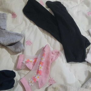 5 pair of socks ad two handkerchief, sneaker