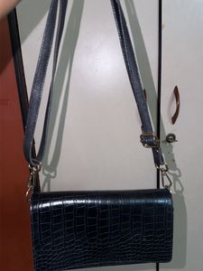 Chic Black Croc Embossed Crossbody Bag