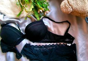 Black Lace Padded Bra with beautiful brief 👍😍