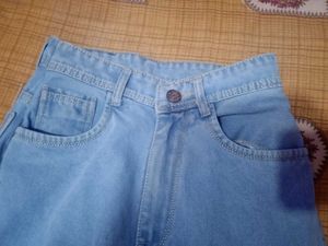 Light Wash Cargo Jeans like new