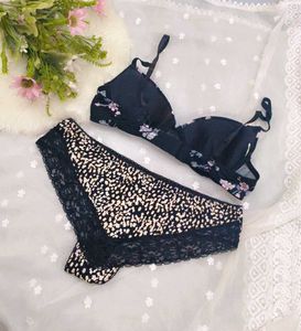 Black Floral Print Bra with brief 👍