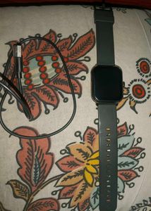 Noise Smartwatch with Charger