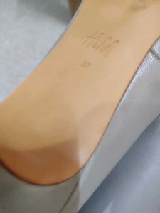 H&amp;M Grey Pointed heels FIXED PRICE Rs700.