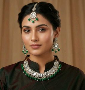 Elegant Kundan Necklace Set with Maang Tikka