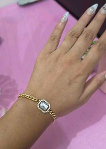 Elegant Gold Chain Bracelet with Crystal