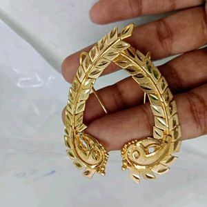 Elegant Gold Leaf Design Earrings