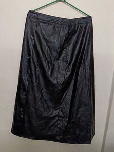 BLACK LEATHER SKIRT