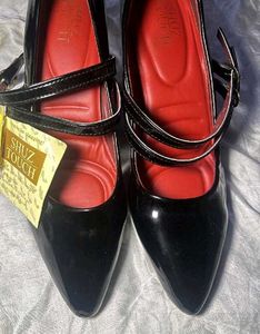 Shiny Black Pointed Toe Heels
