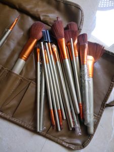 23 Soft Professional Makeup Brushes