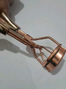 Rose Gold Eyelash Curler