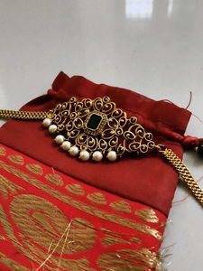 Elegant Maang Tikka with Pearls