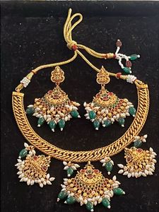 Golden stunning necklace set