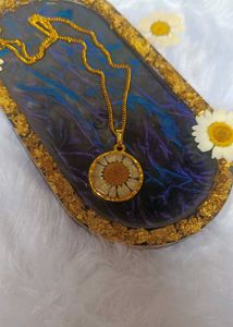 Daisy Pendant Necklace