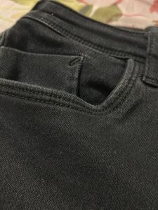 Classic Black High-Waisted Denim Jeans