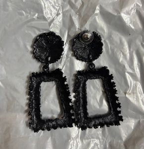Set of 2 Statement Earrings