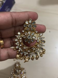 Stunning Kundan Maang Tikka and Earring Set