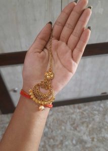 Elegant Maang Tikka with Pearl Drop