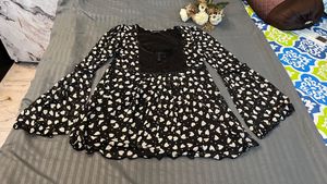 Korean style Cute Black &amp; White Heart Print Top
