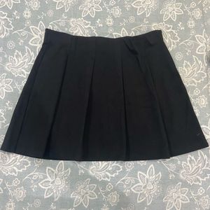 H&amp;M Classic Black Pleated Skirt