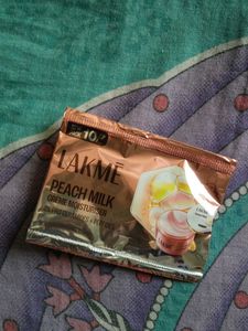 Lakme Peach Milk Creme Moisturiser