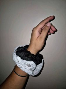 Moonlace Scrunchie ✨