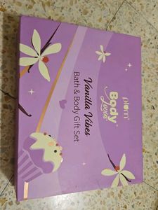 Plum.vanilla bath and body gift set
