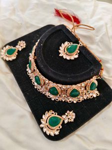 Emerald Kundan Choker Necklace Set