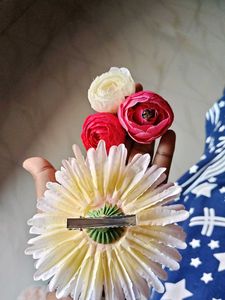 Beautiful hair bun gajra 3 rose🌹 and 1 sunflower