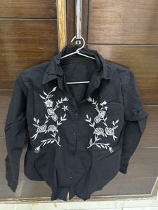 Embroidered Cropped Black Shirt