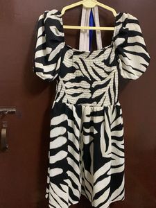 Chic Zebra Print Puff Sleeve Dress