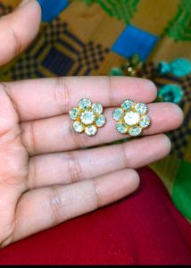 7 earrings +1 concealer+5 lipstick