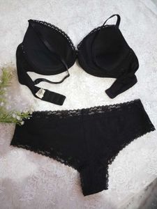 Beutiful Calvin Klein Lace Bra Panty