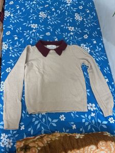 Beige Knit Sweater with Maroon Collar