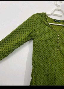 Avaasa Olive Green Printed Kurti