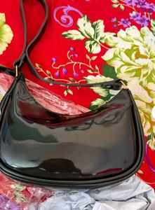 Trendy black sling bag