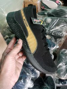 NEW NO SNEAKERS SHOES FOR MEN.