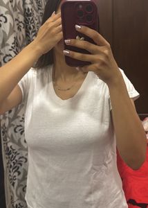 casual white tshirt
