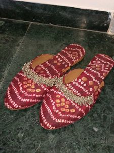 🥿 Maroon Bandhani Jutti / Flats