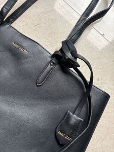 SAINT SCOTT tote bag with detachable wrislet