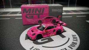 Mini GT Roxy box version