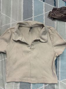 A short crop top for my fashion girlies.
