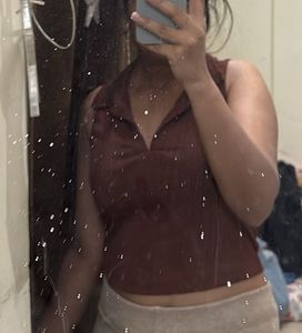 Chic Collared Cropped Top