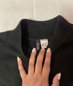 Chic Black Cropped Turtleneck Sweater