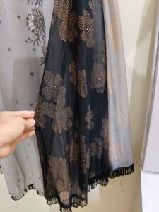Elegant Grey Kurta Set with Intricate Embellishmen