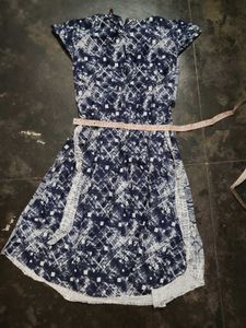 👗 Stylish Blue &amp; White Patterned Tie-Waist Dress
