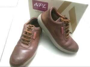 ✨💯 ORIGINAL WOODLAND CASUAL TAN  SNEAKERS
