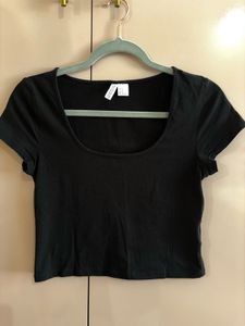 H&amp;M Black Crop T-Shirt