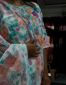 Embroidered Floral kurta set with sandle